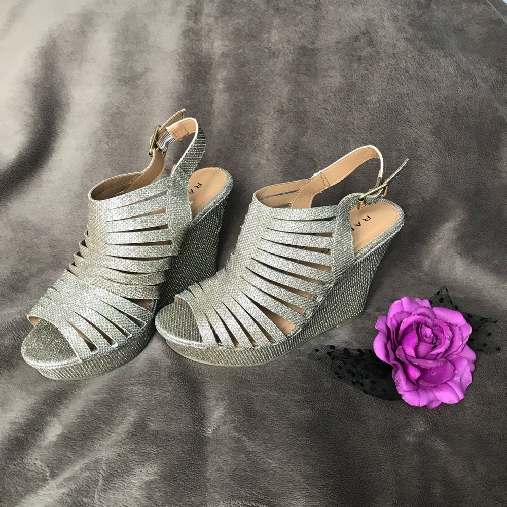 Sparkly gold wedges, size 8